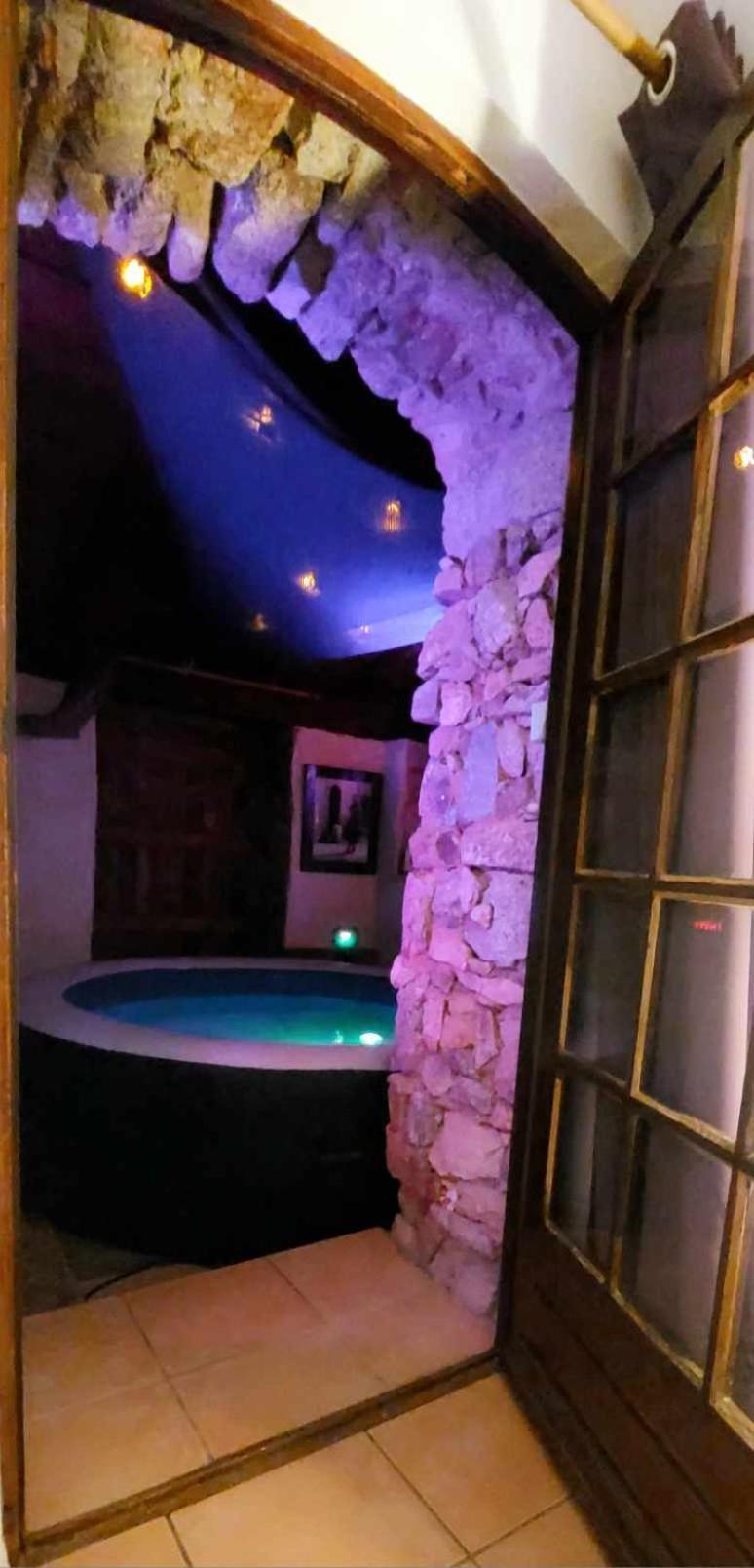 Chambre Love Romantique Avec Spa Privee Кальві Екстер'єр фото