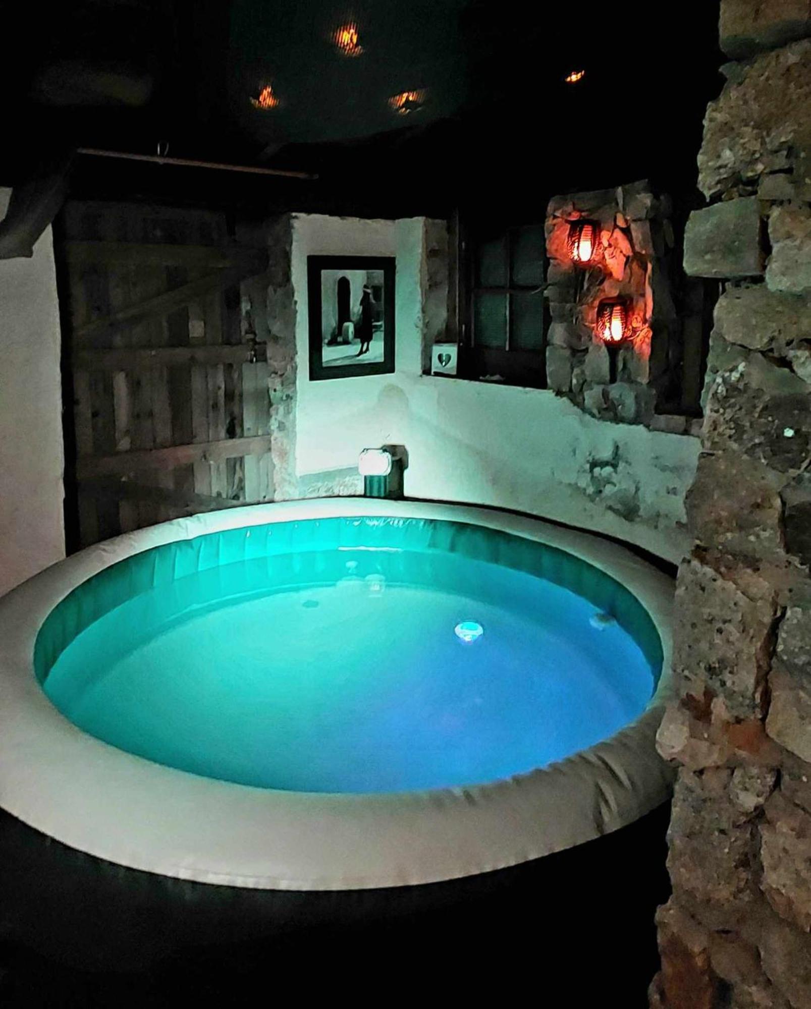 Chambre Love Romantique Avec Spa Privee Кальві Екстер'єр фото